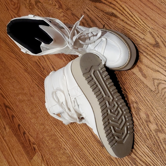 Boots - Picture 6 of 6